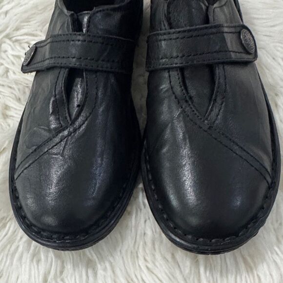 Spring Step Black Leather Moccasins - Picture 5 of 10